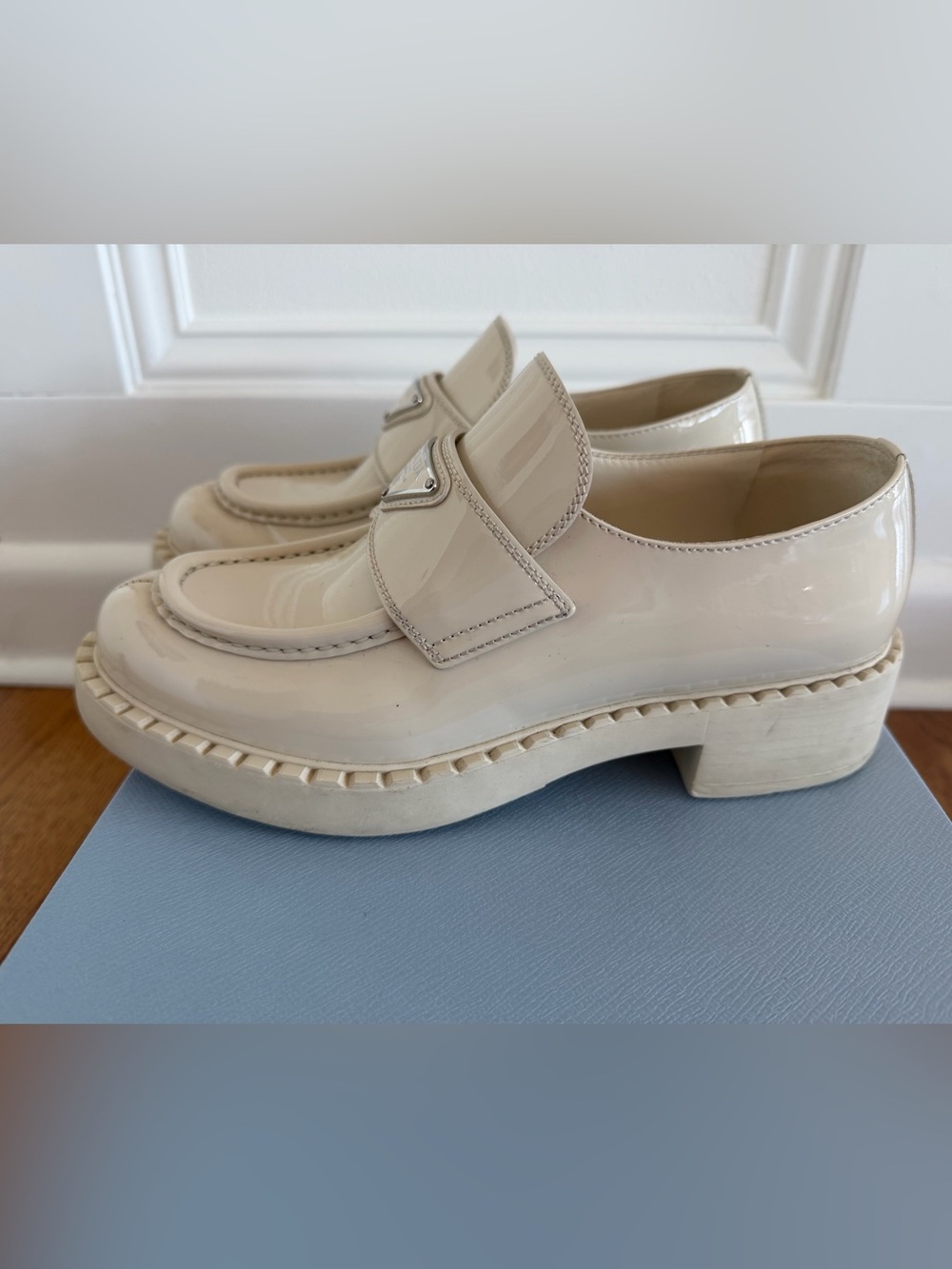 Prada Triangle Logo Patent leather platform loafer ivory, size 38 - Picture 6 of 9